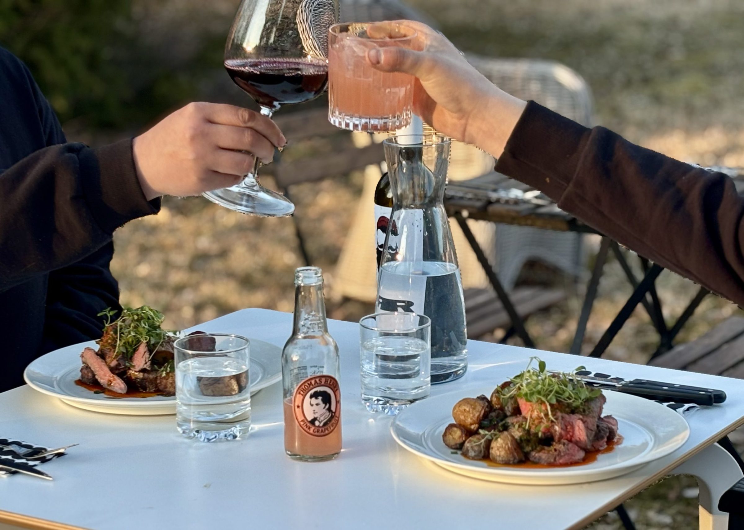 Jerry's Steakhouse — pihvi kypsymässä tulella